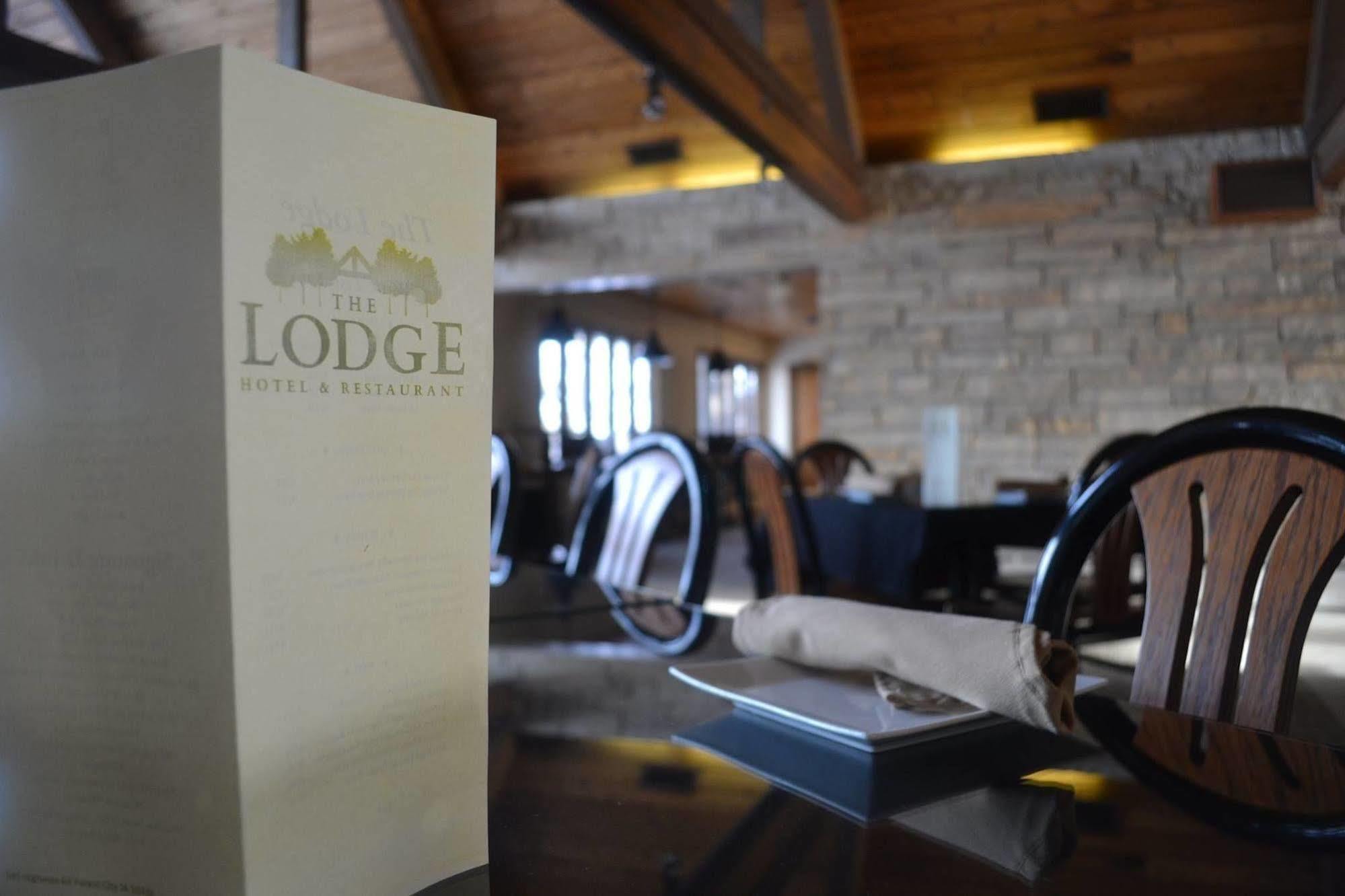 The Lodge Resort Hotel Forest City Exterior photo